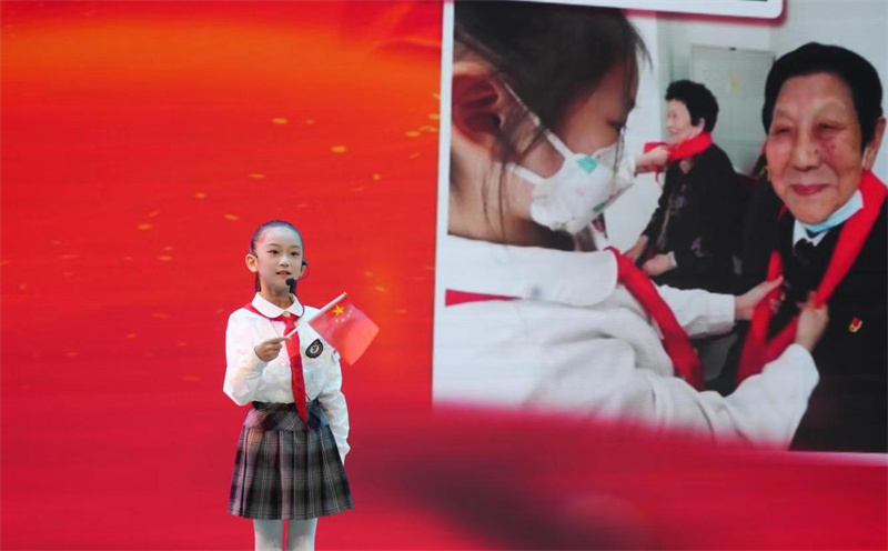 长春街小学李婧宁讲述抗美援朝老英雄的故事。何晓刚摄 304am永利集团